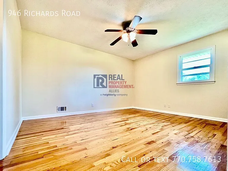946 Richards Rd NE — Photo 11