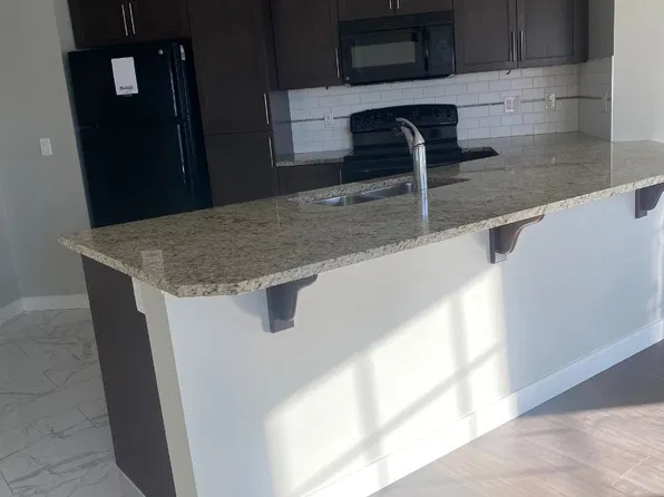 20 Royal Oak Plz NW #212, Calgary, AB T3G 0E6