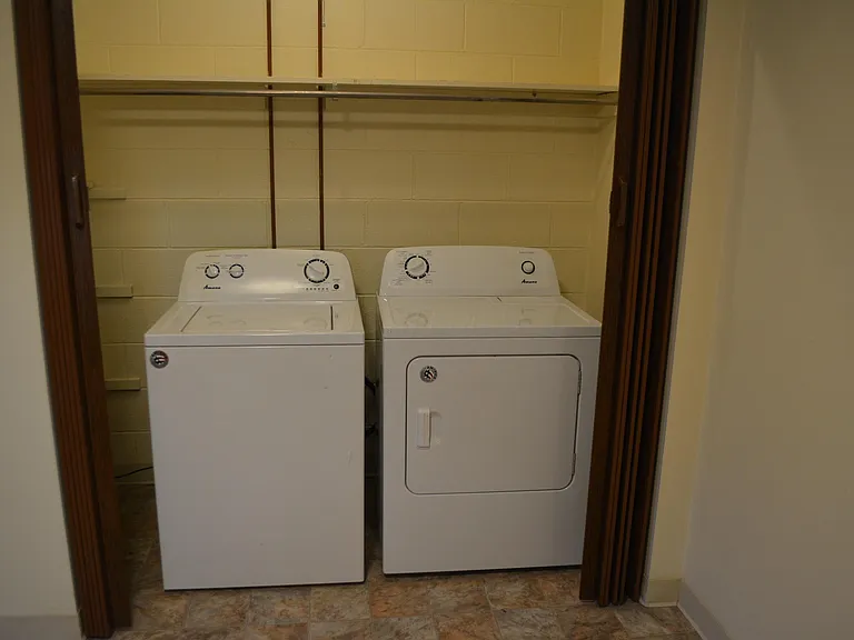 1533 Elmwood Ave — Photo 5