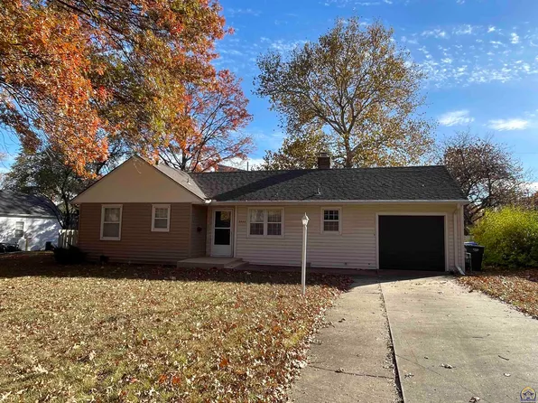 3925 SW Holly Ln, Topeka, KS 66604