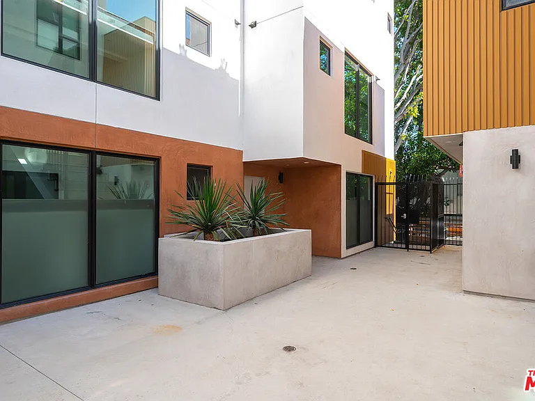 1016 N Martel Ave #Townhouse 108 — Photo 21