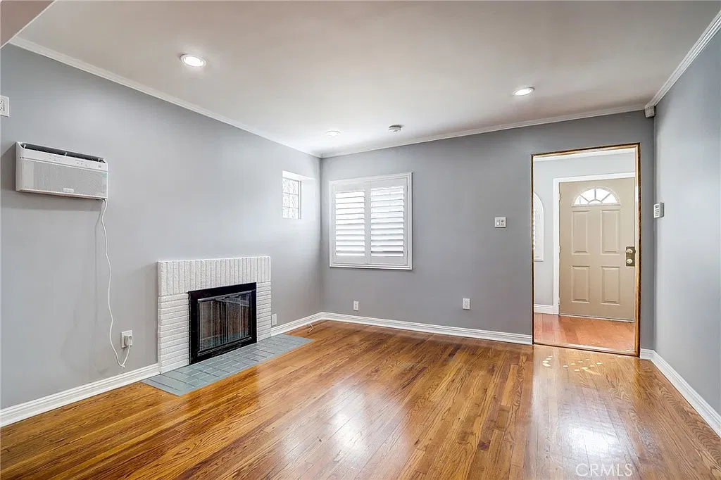 3 bed, 1242 sqft, $5,300 — Photo 4