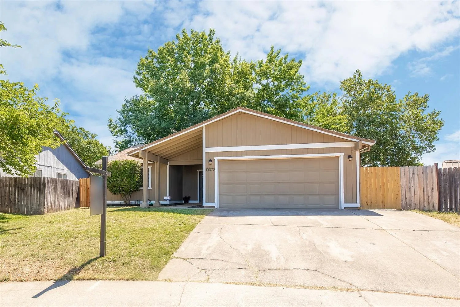 10072 Biscanewoods Way photo 1