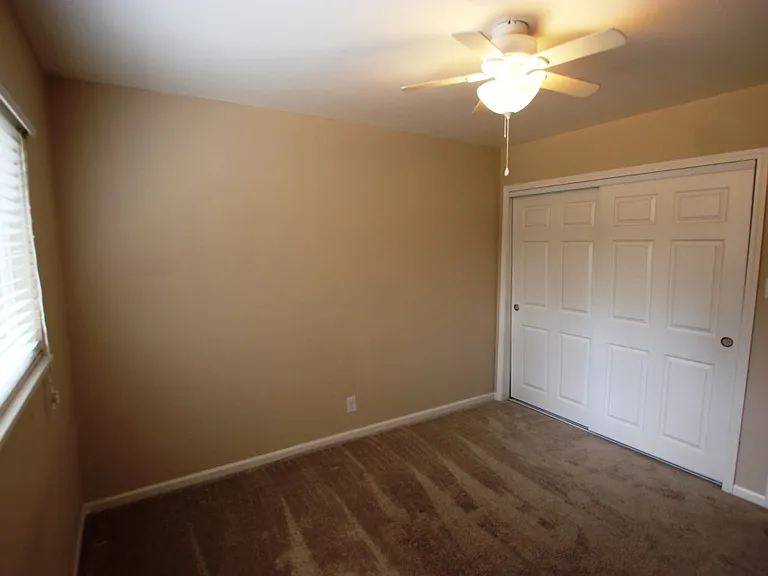 1445 Carleton Dr — Photo 6
