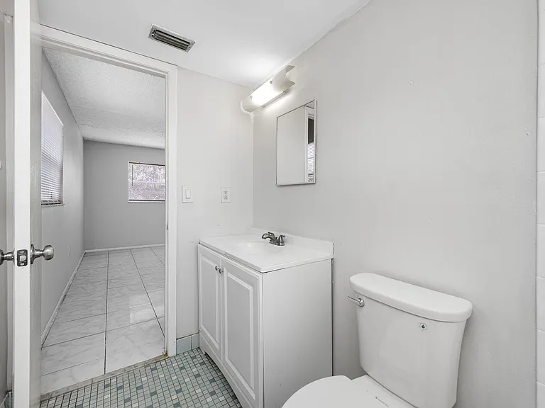 1767 Leo Ln S — Photo 37