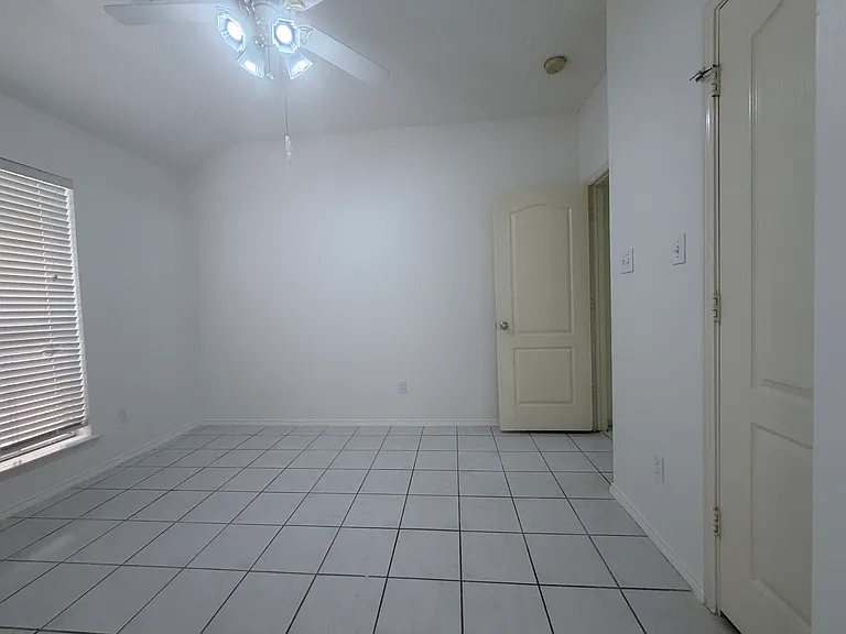 2207 Hickory Wood Trl — Photo 8