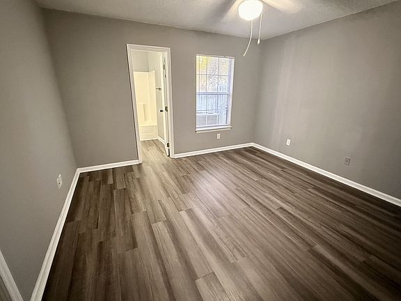 4th image of 2708 Bluff View Dr