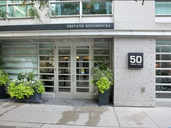 50 Lombard St #1101, Toronto, ON M5C 2X4