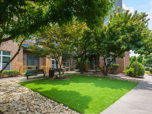 730 Hawthorne Ln #2127771