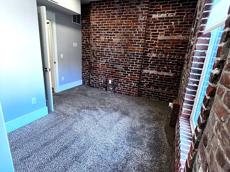 1509 E Superior St — Photo 27