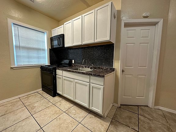 4th image of 2218 S Taylor St #G3