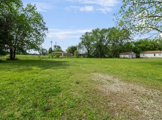 807 W Walnut St N, Collinsville, OK 74021