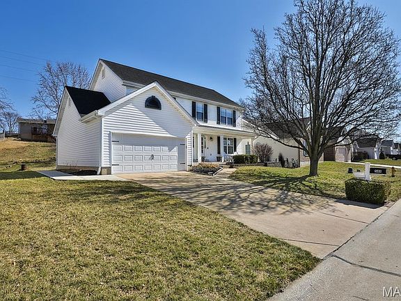 2nd image of 548 Crown Passage Dr