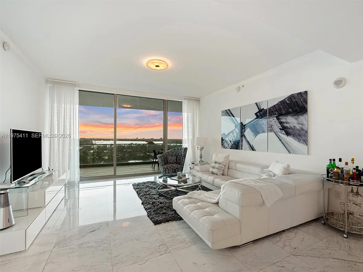 Building Photo - 10203 Collins Ave #1105