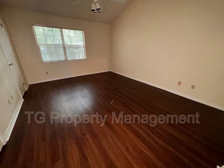 8531 Sturbridge Cir E — Photo 13
