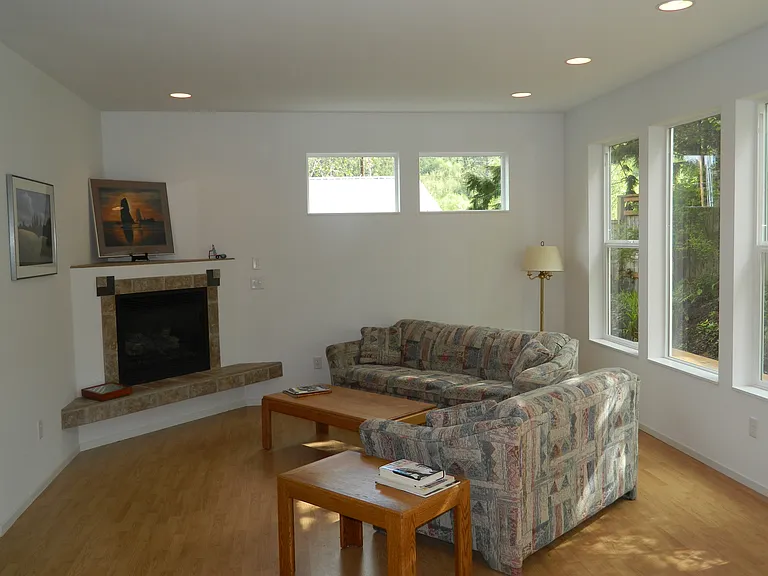 785 Indian Trail Rd — Photo 2