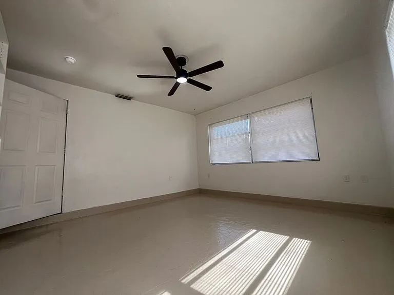 2525 Maple Ave — Photo 7