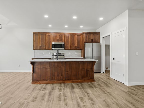 5th image of 3338 34th St W