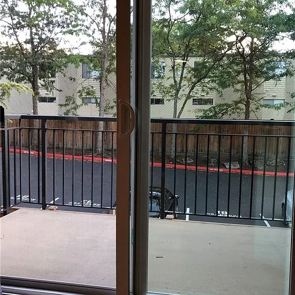 12607 SE 41st Pl #H204 — Photo 5