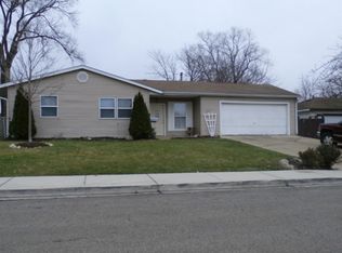 230 Butte Ln, Carpentersville, IL 60110