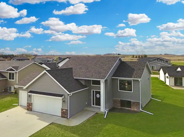 724 9th St, Wanamingo, MN 55983