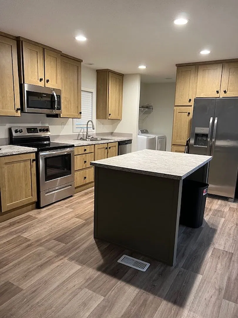 Centrally Located 3 Bedroom 2 Bath Manufactured Home — Photo 1