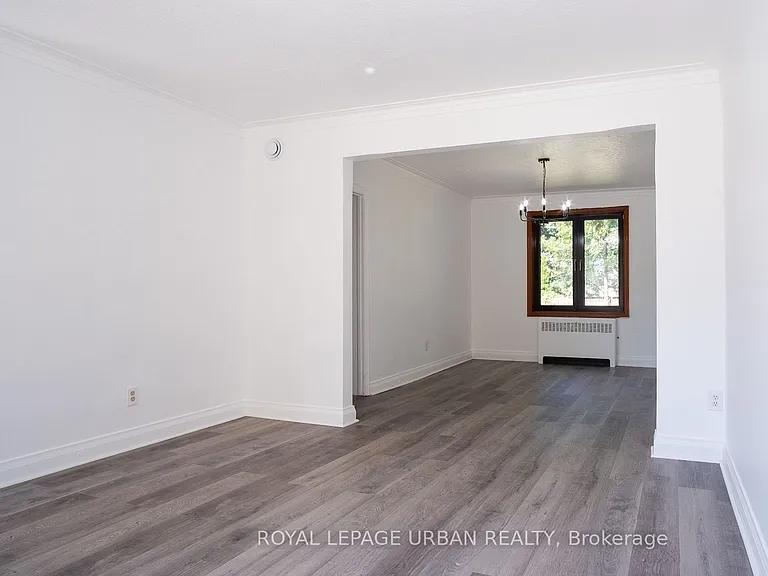 14 Camrose Cres — Photo 5