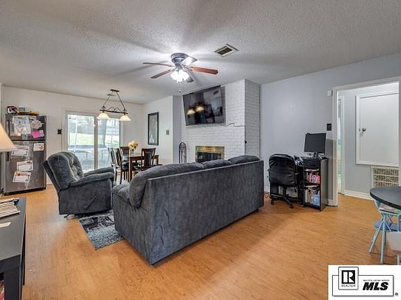 4th image of 115 Honeysuckle Dr
