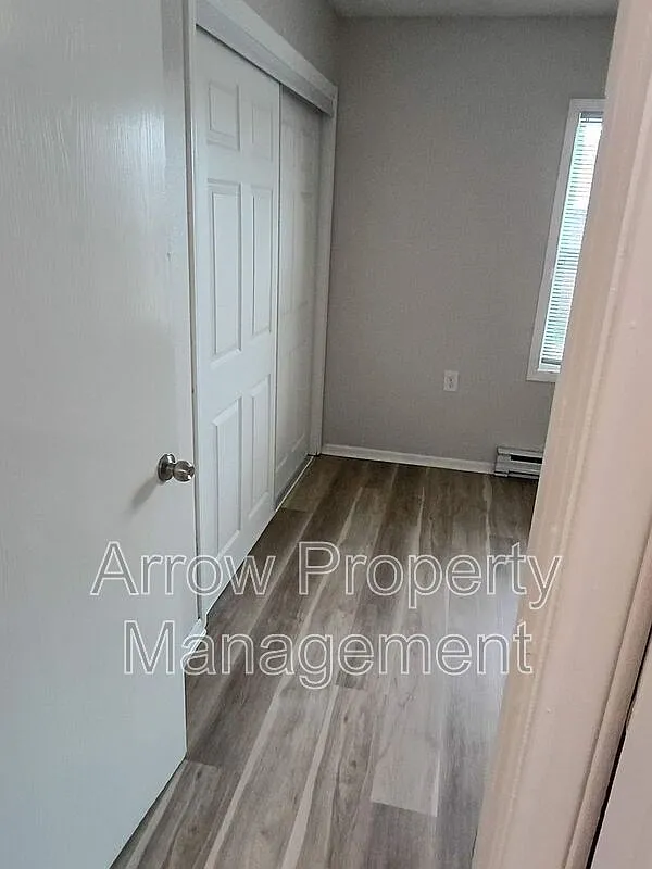 2 bed, 1.0 bath, $750 — Photo 4