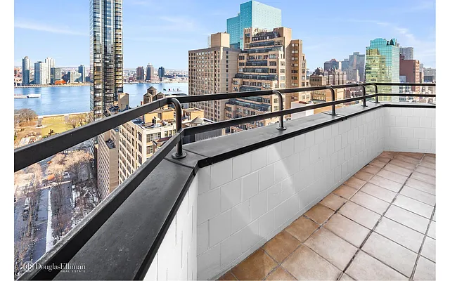 Rented by Douglas Elliman | media 26