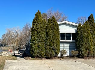 581 Huntsbridge Rd, Matteson, IL 60443