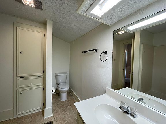 3rd image of 307 N Crockett St