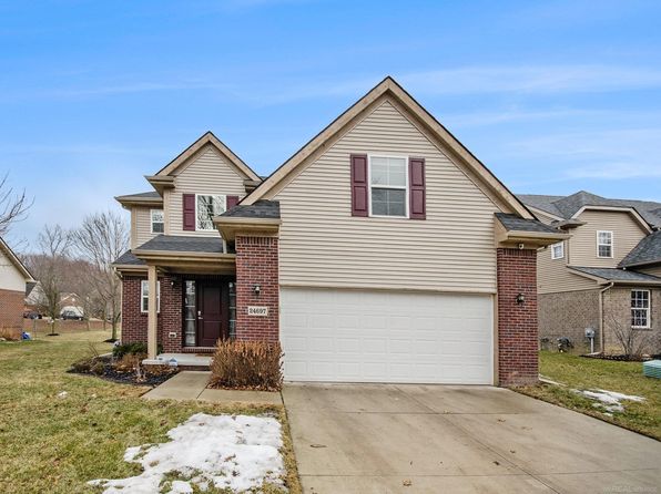 24697 Pembrooke Dr, Southfield, MI 48033