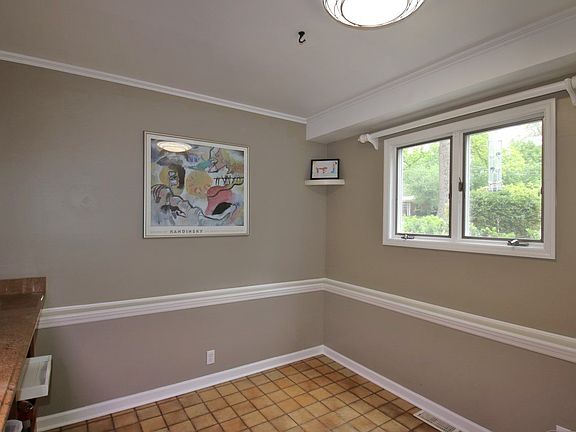 5th image of 227 E Oak Park Dr