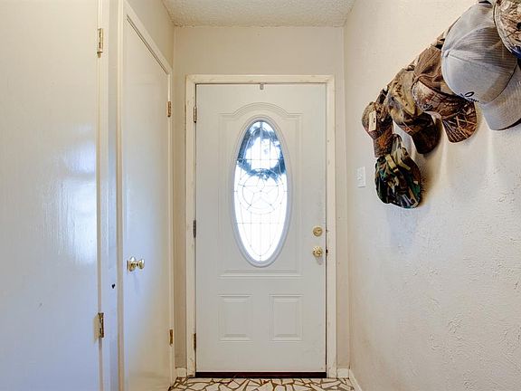 5th image of 203 N Wisteria St