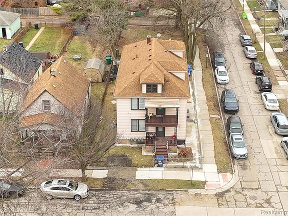 3rd image of 90 Catherine St