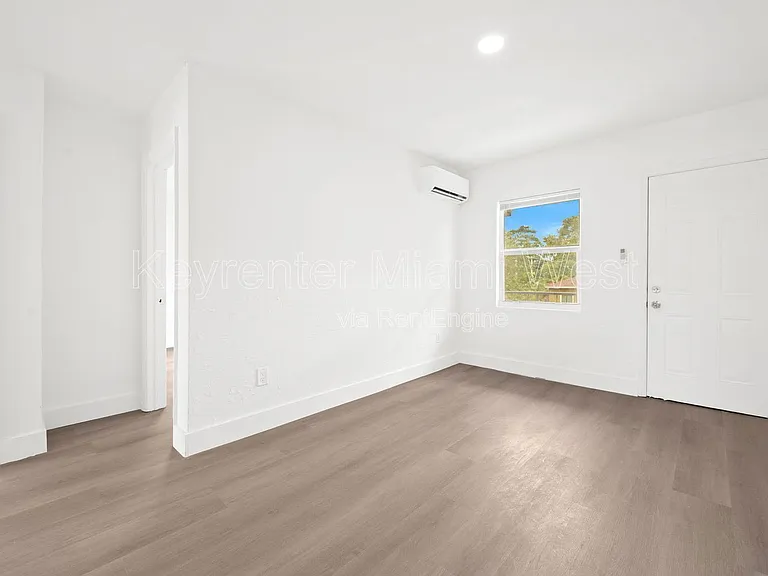 1245 NW 60th St #1 — Photo 11