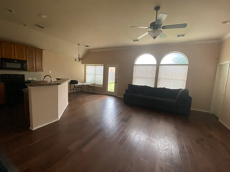 7925 Branch Hollow Trl — Photo 6