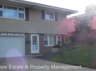 2204 W Westport Rd, Peoria, IL 61615