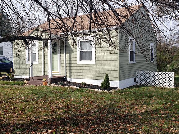 2nd image of 1905 Maple Dr