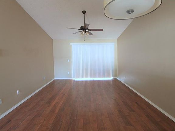 3rd image of 142 Pine Island Cir