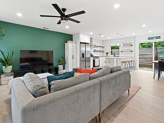 2nd image of 1406 Camelot Cir #1