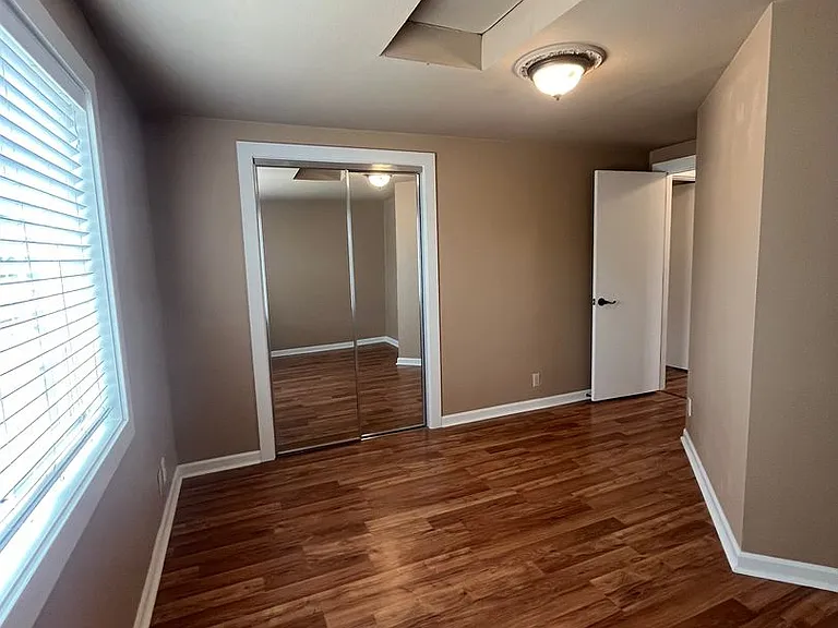 989 1/2 Laurelhurst Dr — Photo 10
