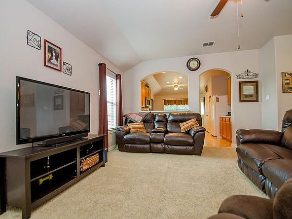 5th image of 513 New St