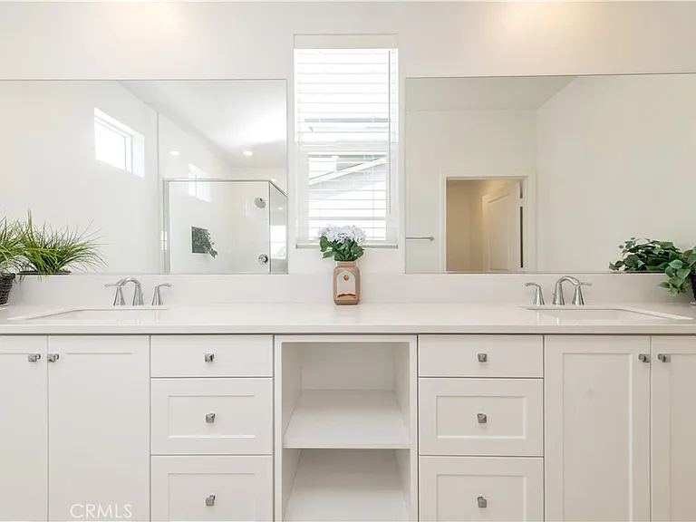 243 Yerba — Photo 23