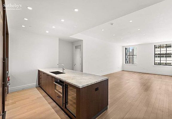 3rd image of 100 Barclay St APT 13D