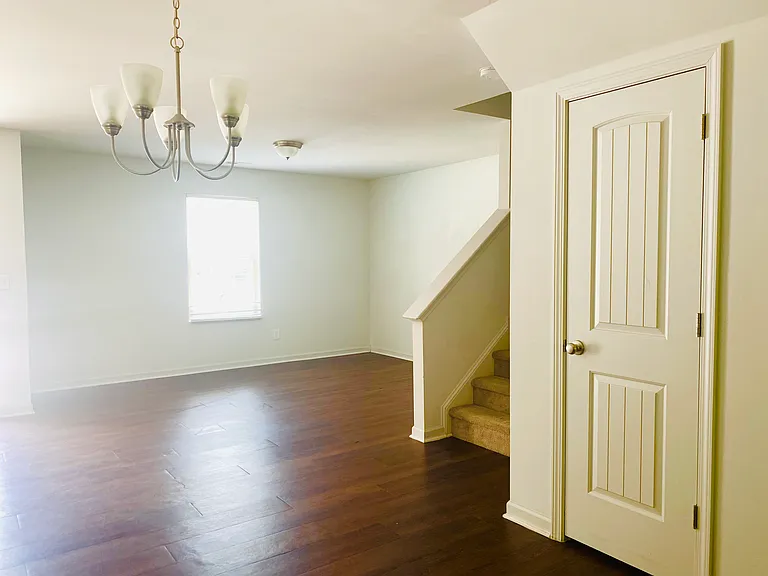533 Hobkirks Pl — Photo 4