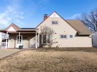 39 Summer Ln, Hicksville, NY 11801