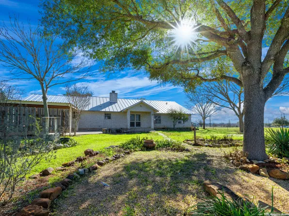 5860 Cooksey Rd, Adkins, TX 78101