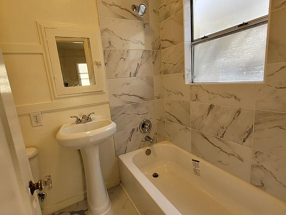 5th image of 1728 1/2 Meade Ave #1728-1/2